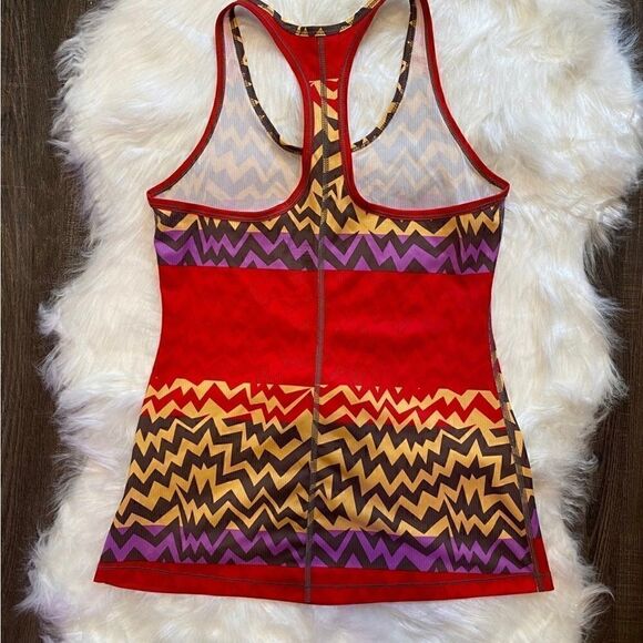 NWOT. Nike Dri-Fit Athletic top. - Picture 6 of 6